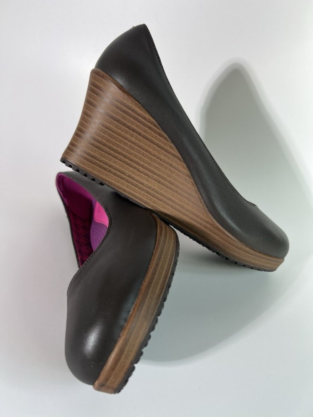 Crocs A-Leigh Espresso / Walnut Leather Closed Toe Wedge Pumps Women's Size 8 - Picture 13 of 14
